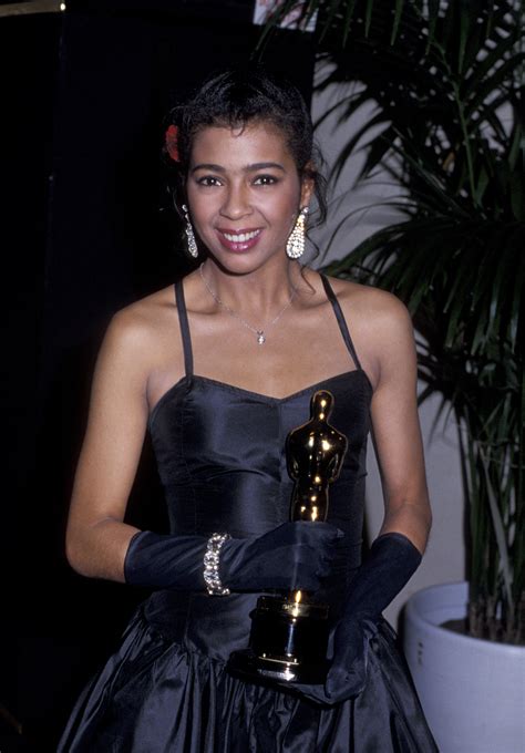 Height: A Look at Irene Cara's Physical Appearance