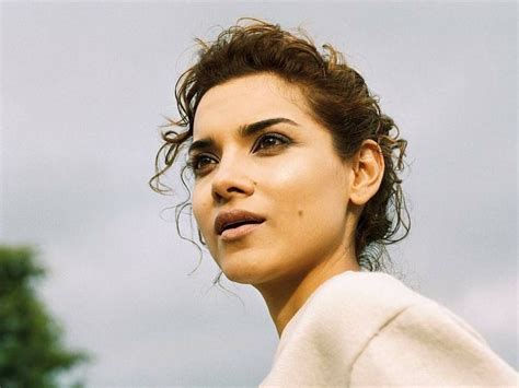 Height: Discover Amber Rose Revah's Measurements