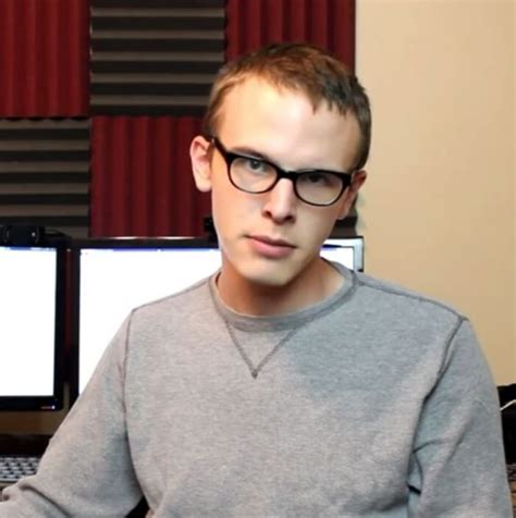 Height: How Tall is iDubbbz?