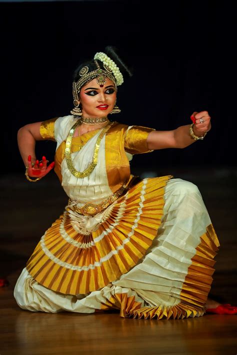 Height: Learn about Mohiniyattam's Physical Stature