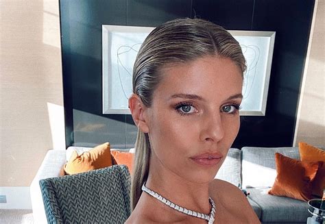 Height Matters: Natasha Oakley's Physical Appearance