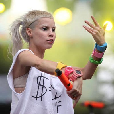 Height Matters: Yolandi Visser's Physicality