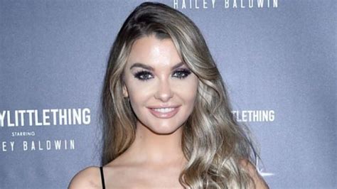 Height and Body Figure of Emily Sears