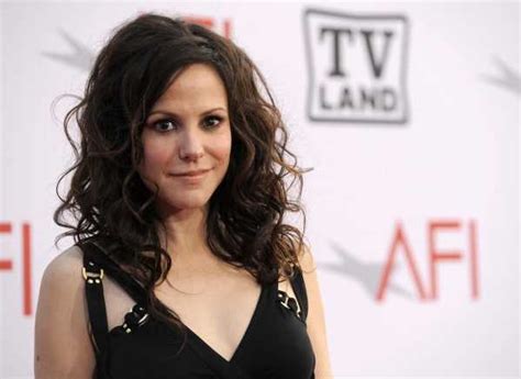 Height and Figure: Mary Louise Parker's Beauty Secrets