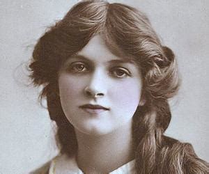 Height and Figure of Gladys Cooper