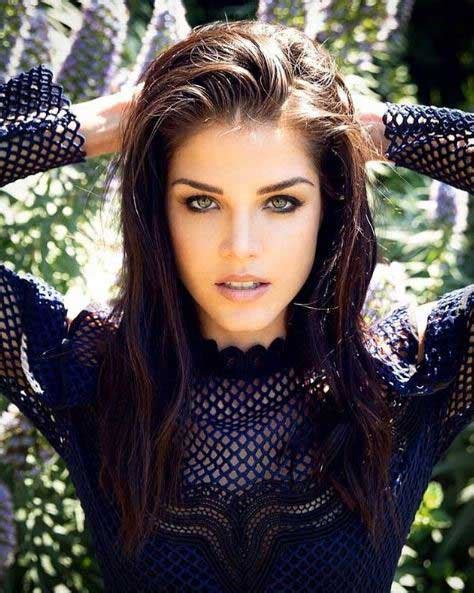 Height of Marie Avgeropoulos: The Truth