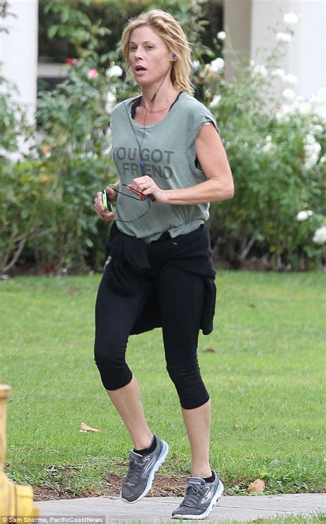 How Julie Bowen Maintains Her Fitness and Well-being