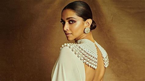 How Many Years Has Bee Deepika Lived?