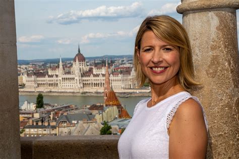 How Samantha Brown's stature influences her profession