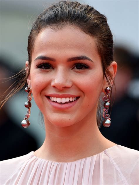 How Tall is Bruna Marquezine?