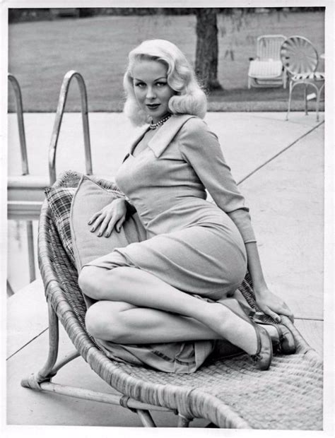 How Tall was Glamorous Joi Lansing?