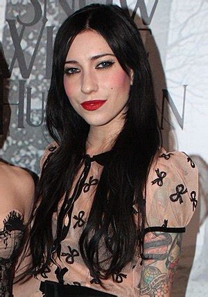 How tall is Jessica Origliasso?