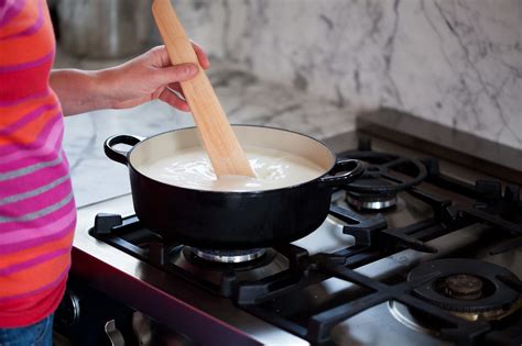 How to Make Homemade Yogurt in Your Own Kitchen!