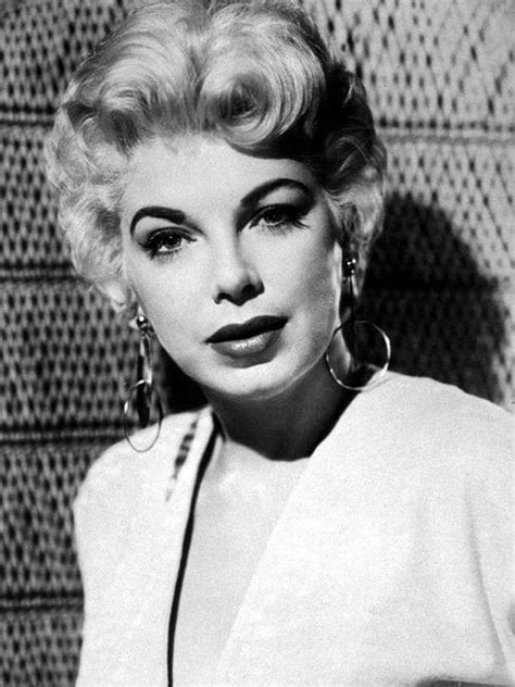 Information about the date of birth and current age of Barbara Nichols