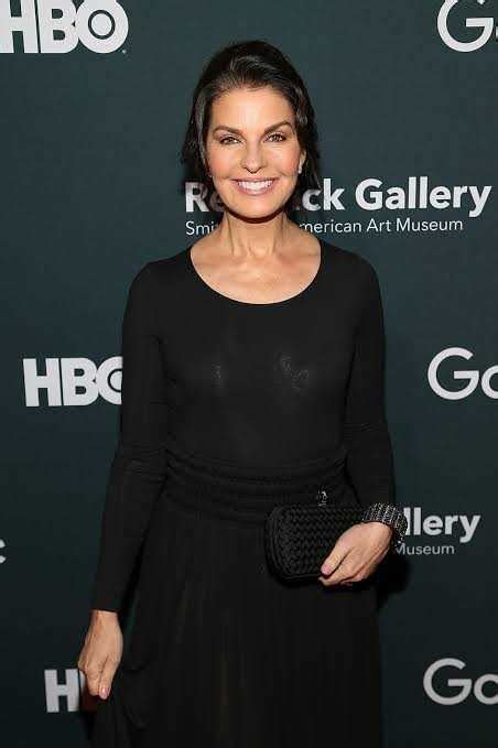 Inside Look at Sela Ward's Height and Figure