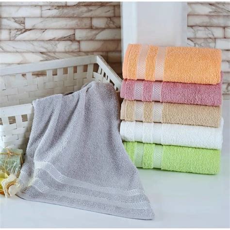 Interpreting Various Colors and Patterns on Towels in Dreams