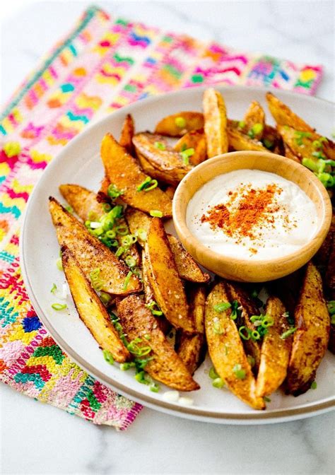 Irresistible Roasted Potato Wedges with a Zesty Sriracha Dip