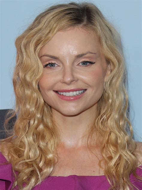 Izabella Miko's Early Life and Childhood