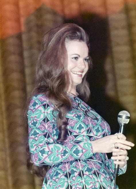 Jeannie C Riley Age & Height