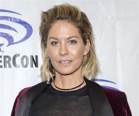 Jenna Elfman: A Brief Biography