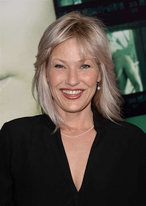 Joey Lauren Adams's Physical Attributes