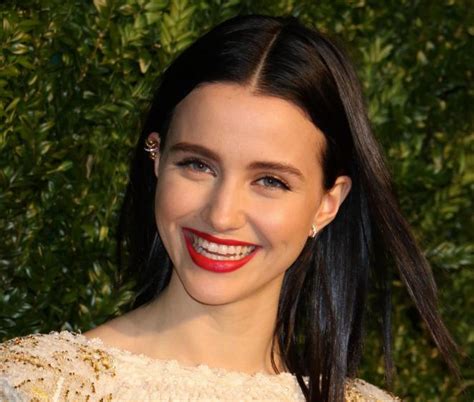 Julia Goldani Telles Height