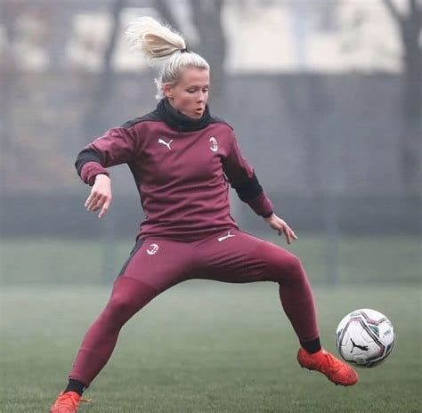 Julia Simic's Style of Play and Skills on the Field