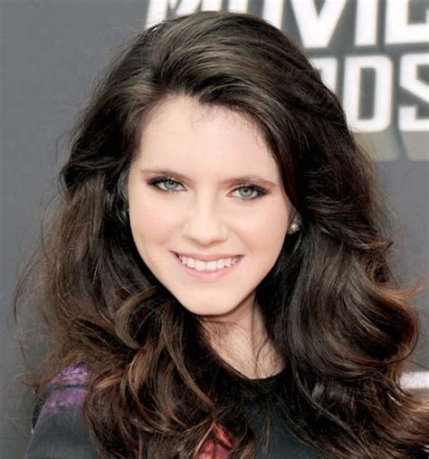 Kara Hayward Biography