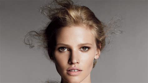 Lara Stone: A Closer Look at Her Body Measurements