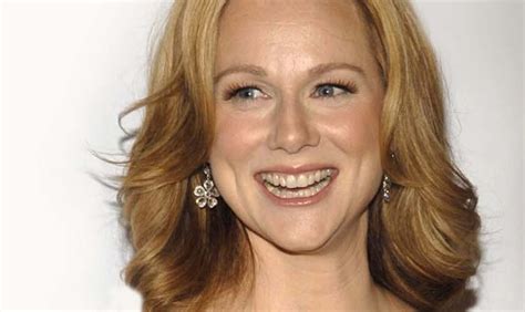 Laura Linney Biography