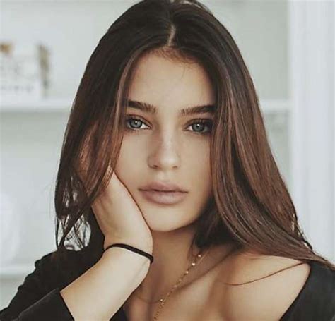 Learn more about Sophi Knight's age, height, and figure