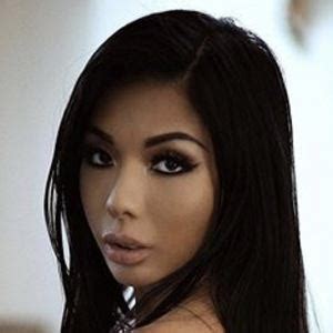 Lexi Vixi's Social Media Presence