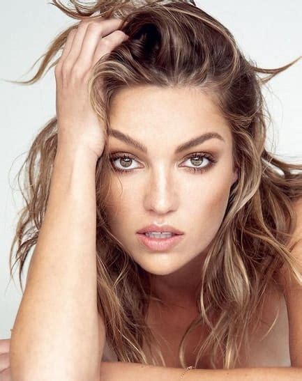 Lili Simmons' personal life and relationships