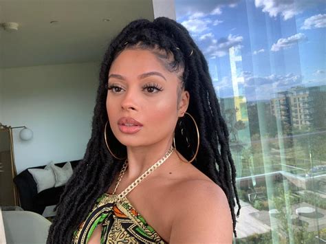 Lola Rae's Personal Life and Relationships