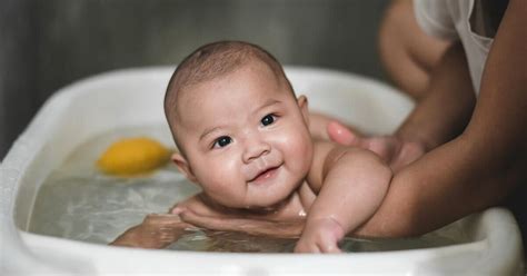 Maintaining the Optimal Temperature for Babies' Bath