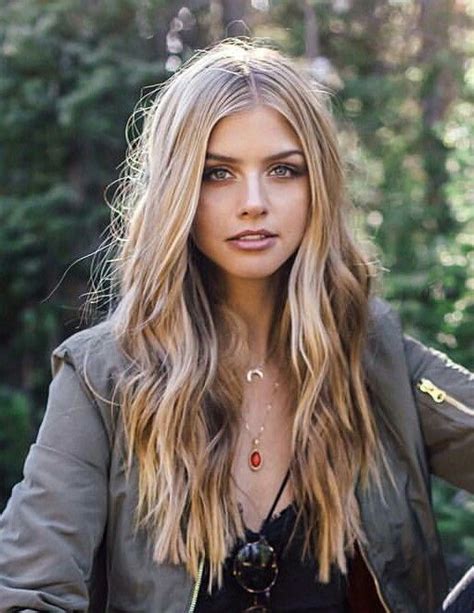 Marina Laswick: Stature and Physical Features