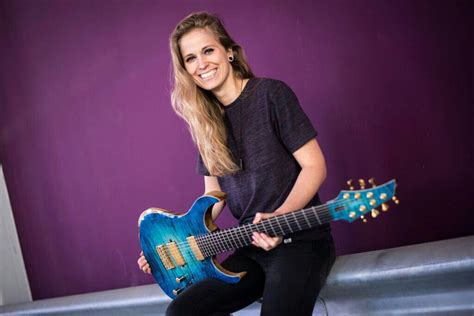 Merel Bechtold's Signature Guitar Techniques