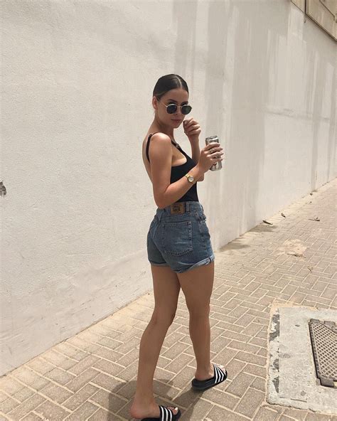 Naomi Genes's Figure and Diet