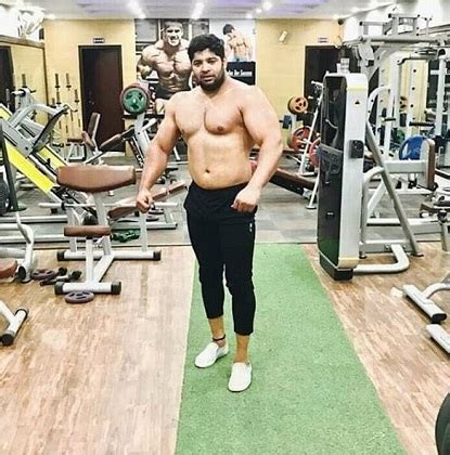 Neeraj Pepsu's Height and Figure: The Science Behind the Look