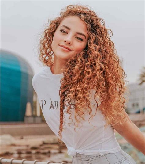 Net Worth of Sofie Dossi