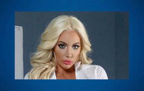 Nicolette Shea Height and Physical Appearance