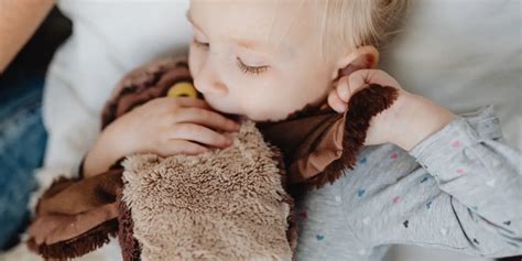 Nurturing a Positive Sleeping Association: The Power of Comfort Objects