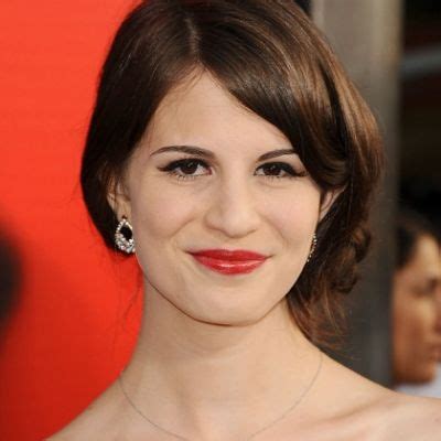 Overview of Amelia Rose Blaire's Biography