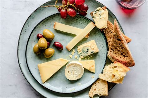 Pairing Cheese and Milk: Creating a Delightful Cheese Plate