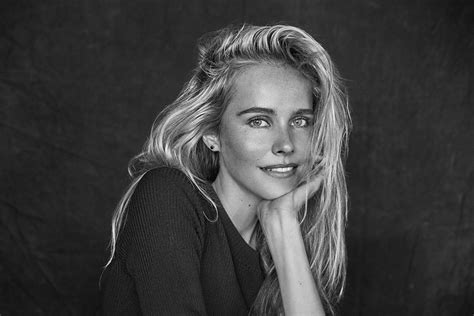 Physical Attributes of Isabel Lucas