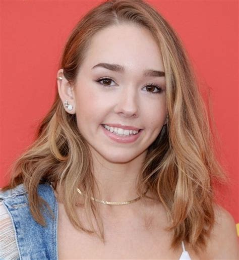 Physical Features of Holly Taylor