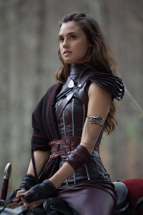 Poppy Drayton's Physical Features Discussed