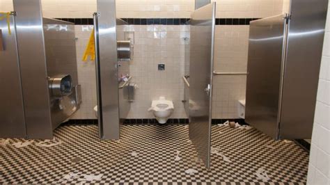 Practical Tips for Assessing the Cleanliness of a Public Restroom