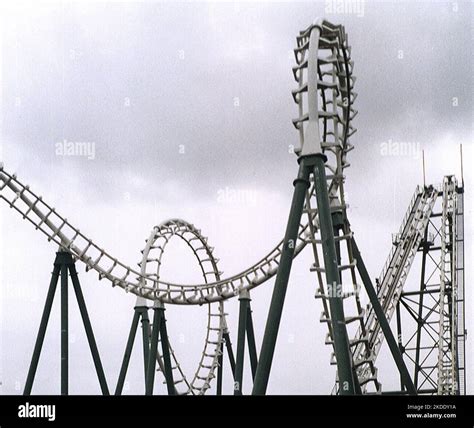 Psychological Insights into Dreams Involving Descents on Amusement Rides