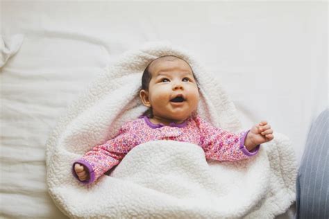 Psychological Insights on the Significance of Airborne Infants in Dreams